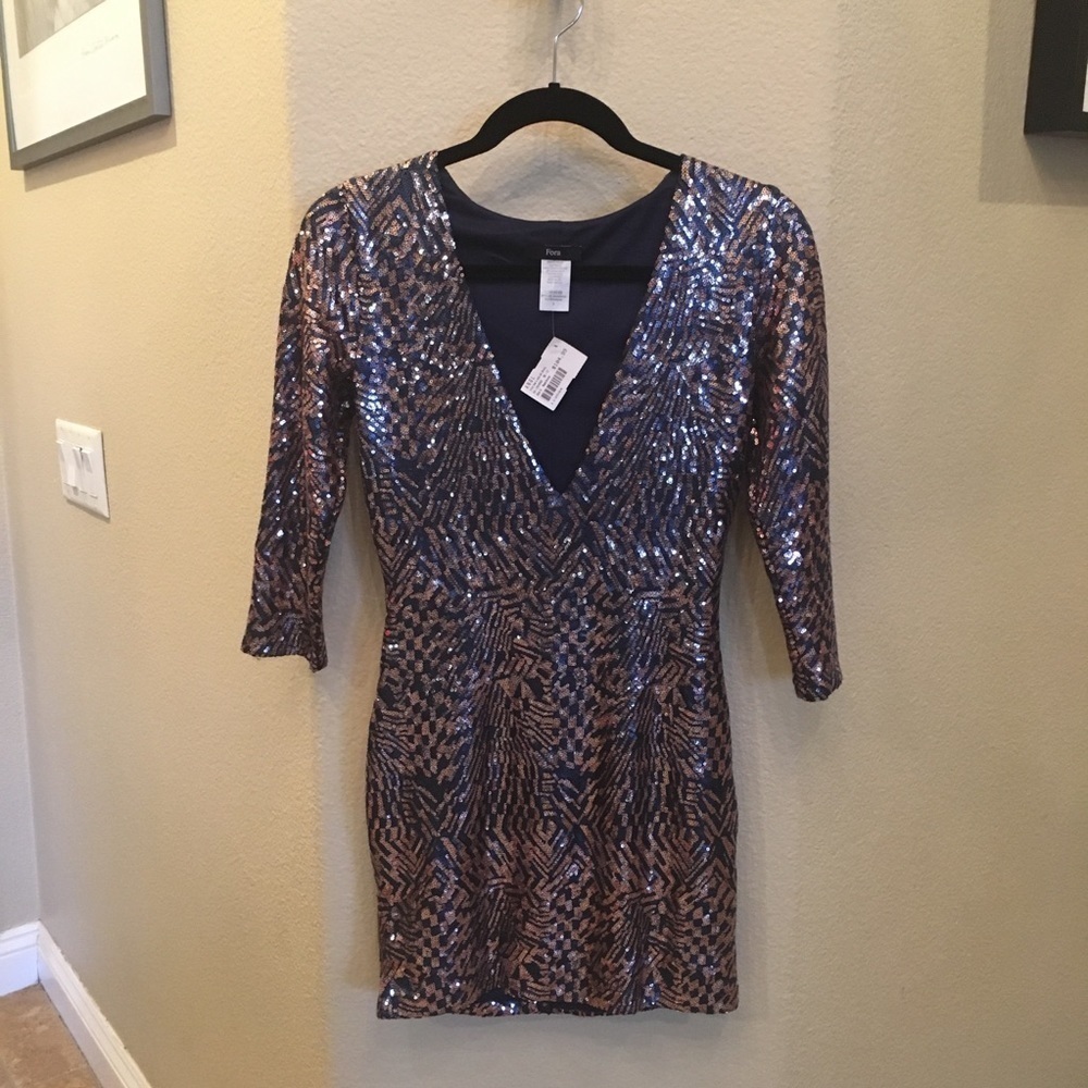 NWT~FORA Women Low V-Neck Sequin Party Dress Size Small-Made in USA